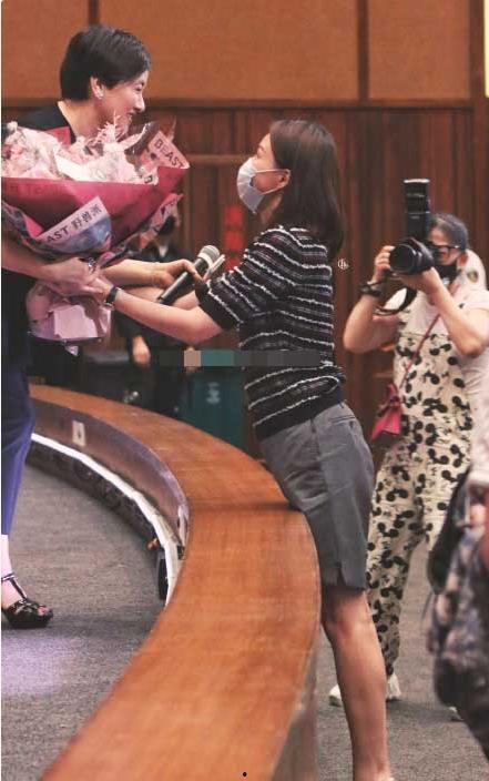 影视剧脱鞋露肉丝袜,脱鞋瞬间，风情万种