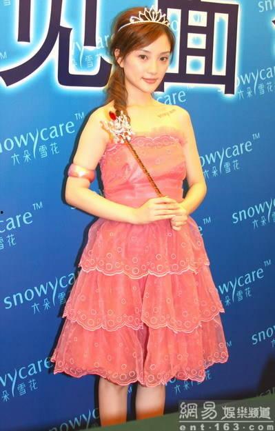 李小璐代言丝袜,时尚魅力一触即发